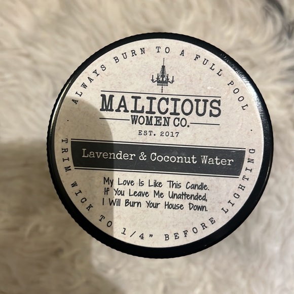 Malicious women co lavender & coconut water cancer zodiac sign candle NEW IN BOX - Picture 5 of 5